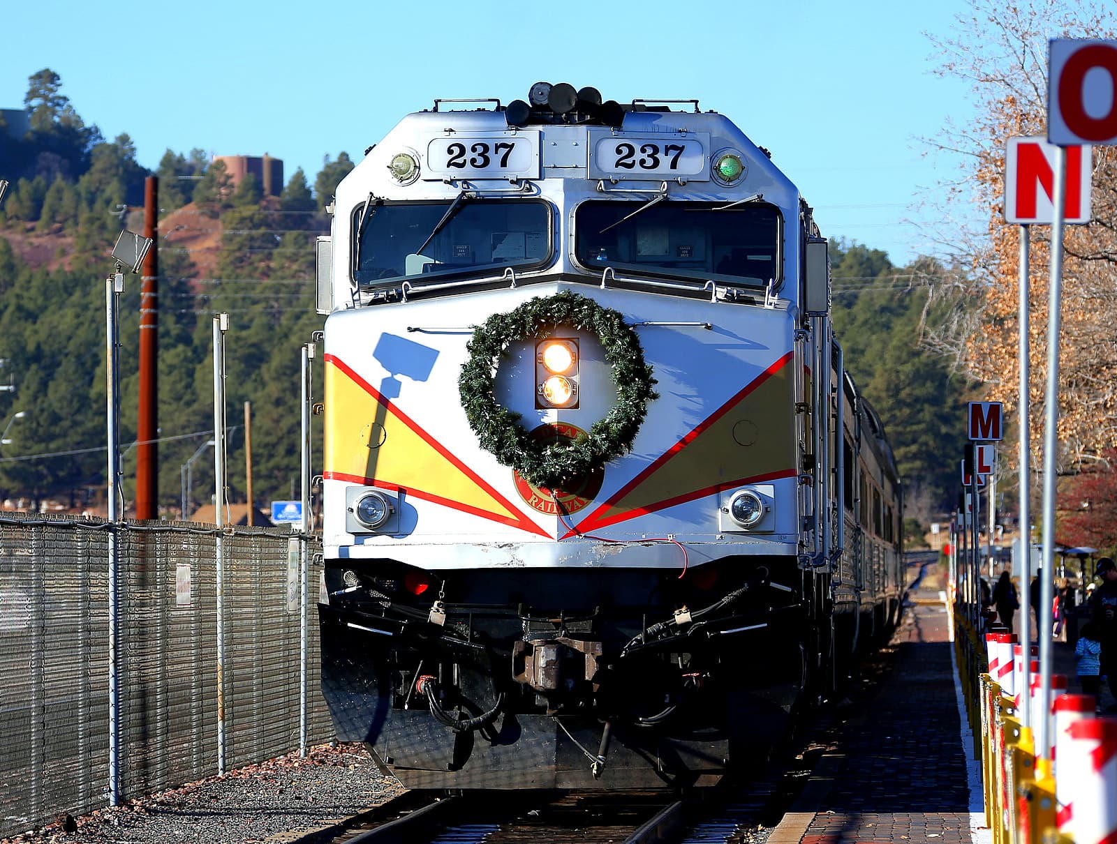 Illustrative stock photo: Grand Canyon Railway locomotive 237 decorated with a Christmas wreath