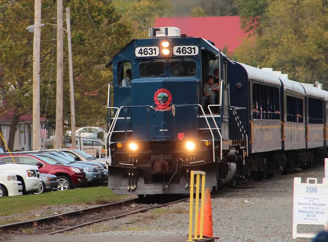Blue Ridge Scenic Railway locomotive 4631 leading passenger coaches in Blue Ridge
